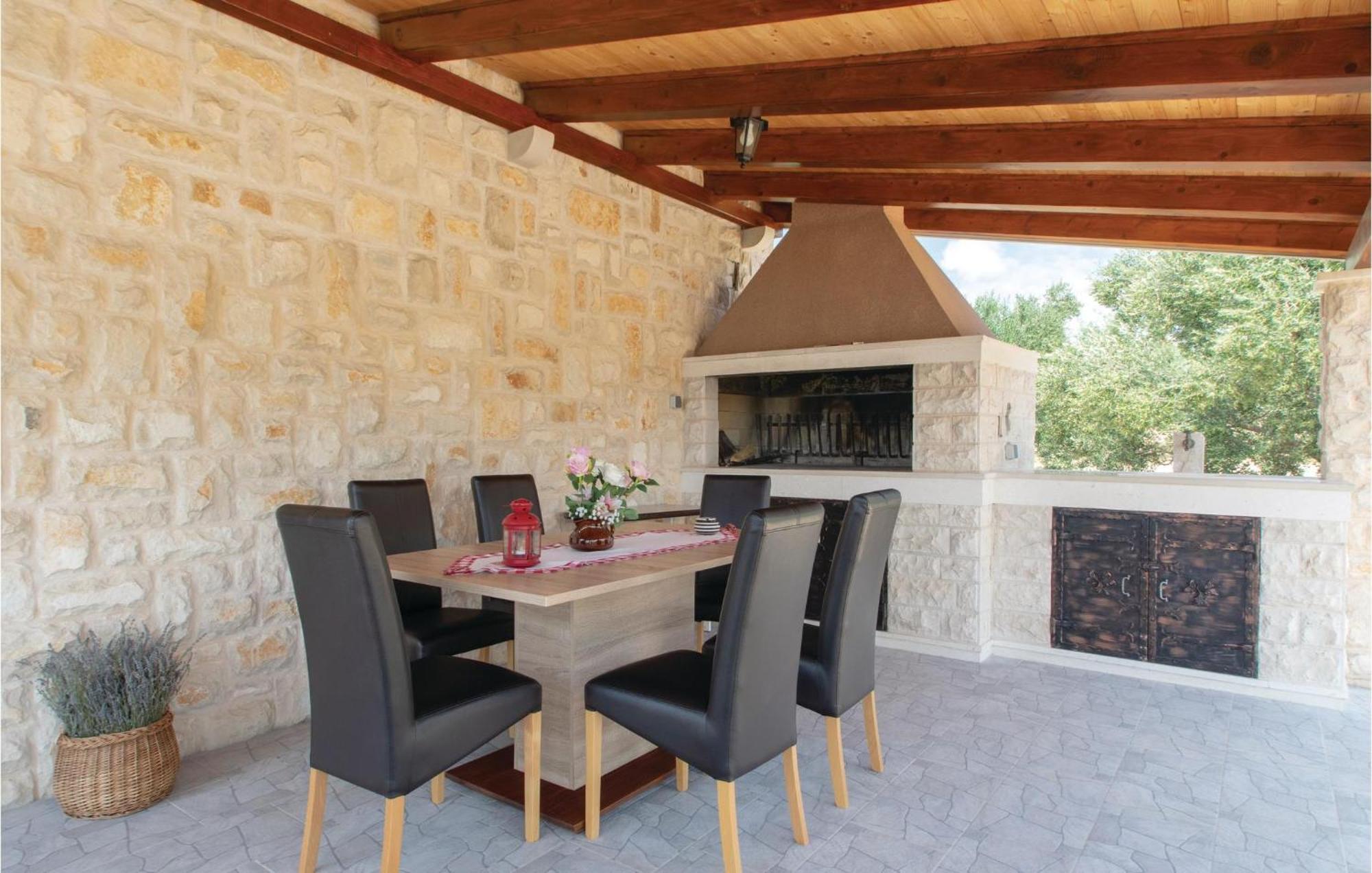 Awesome Home In Smokvica With Kitchen Exterior foto